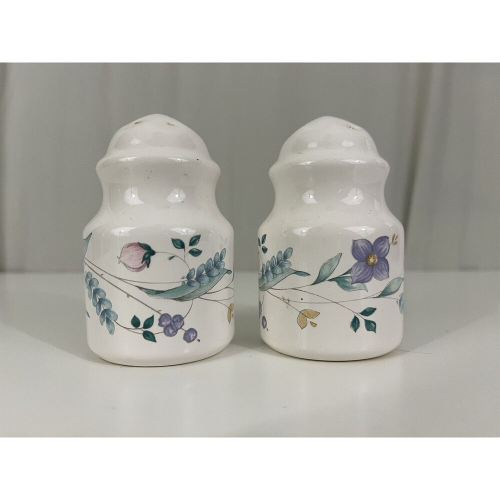 Vintage Pfaltzgraff USA April Salt/Pepper Shakers